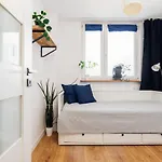 Sandstone Targowek Apartman *