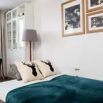 Sandstone Targowek Apartman *