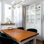 Sandstone Targowek Apartman *