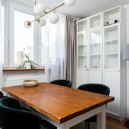 Sandstone Targowek Apartment *