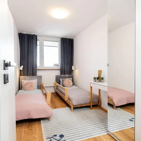 Sandstone Targowek Apartment *